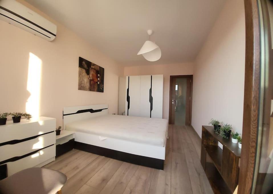 Stylish Apartment Near City Center Plovdiv Exterior foto