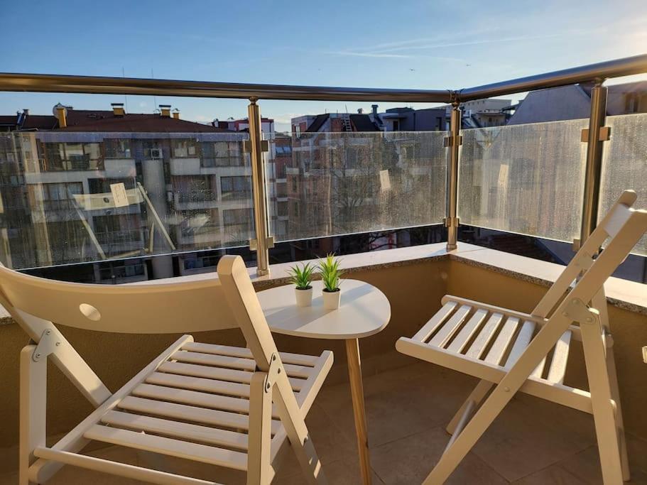 Stylish Apartment Near City Center Plovdiv Exterior foto